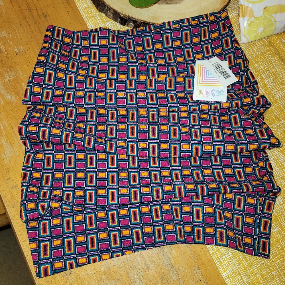 NWT! LuLaRoe CASSIE Skirt. Geometric Shapes - Picture 2 of 5
